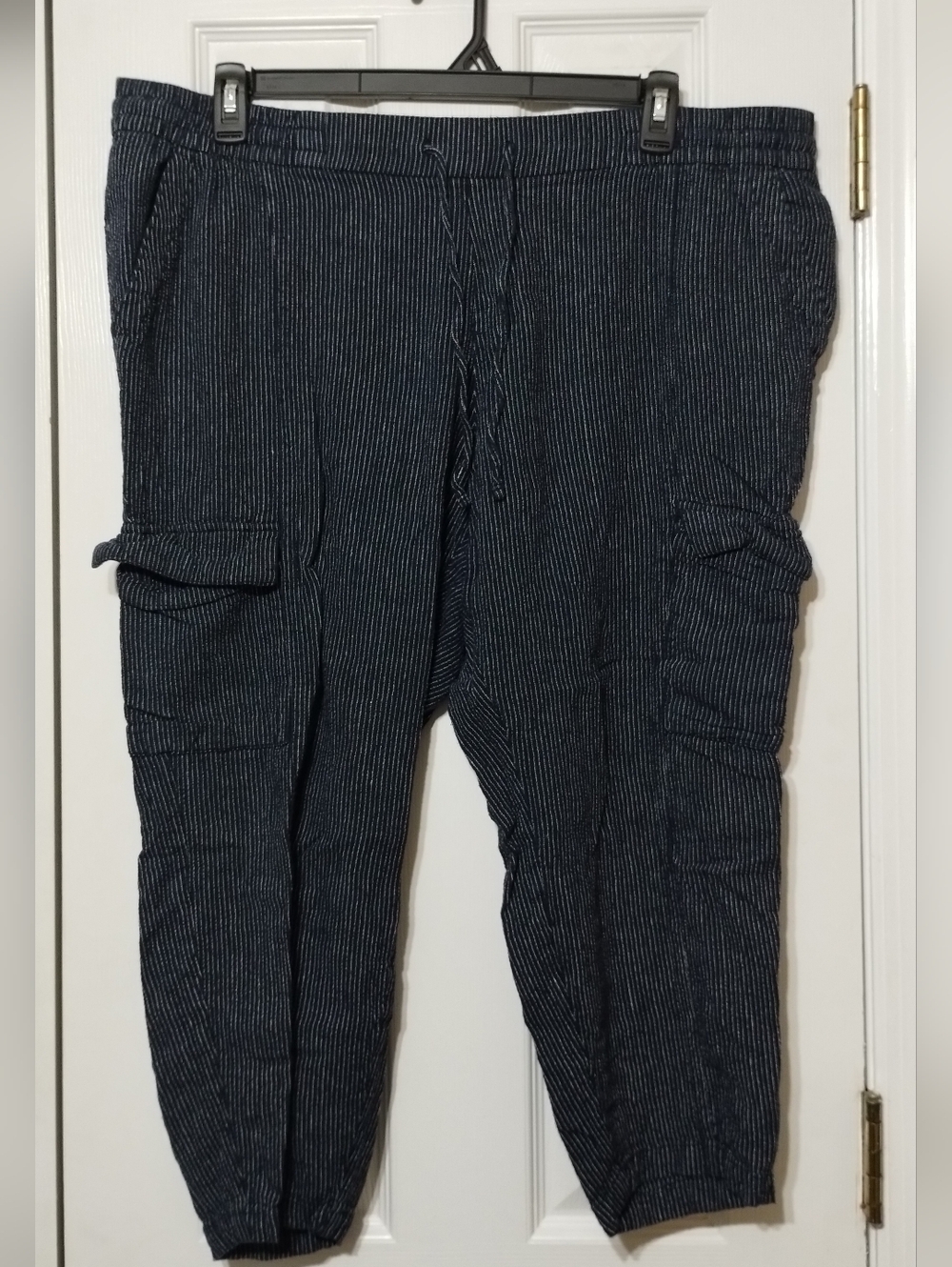 Old Navy Women's Size XL Navy Pinstripe Cargo Capris